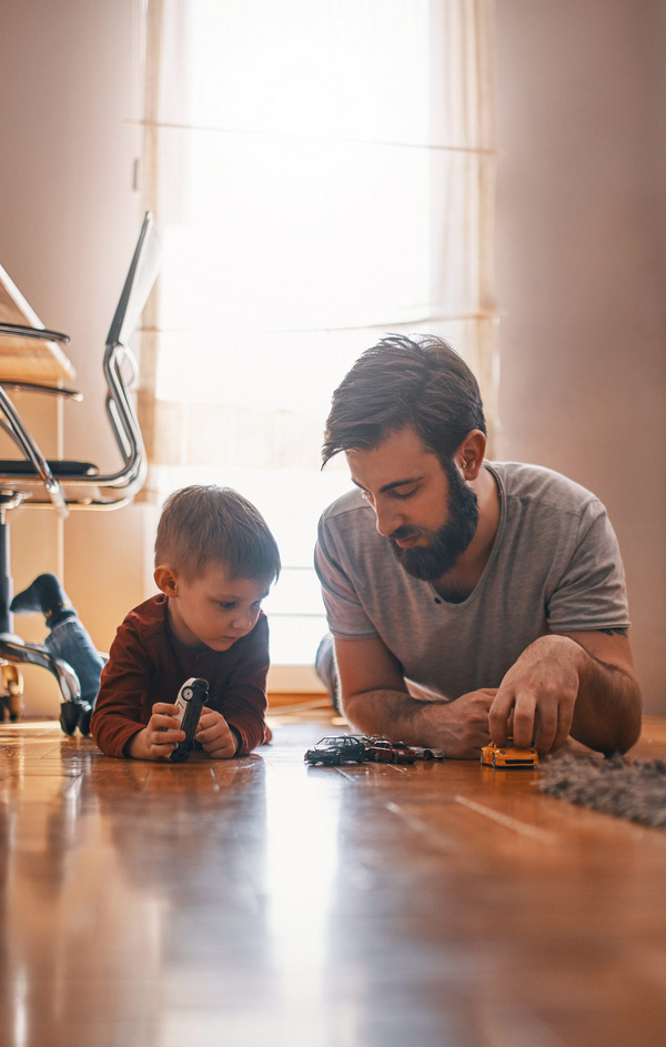 dad playing with his kid